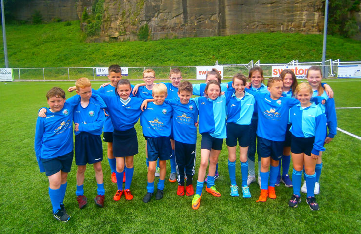 Disgyblion Ysgol Hooson yn y Senedd Caerdydd