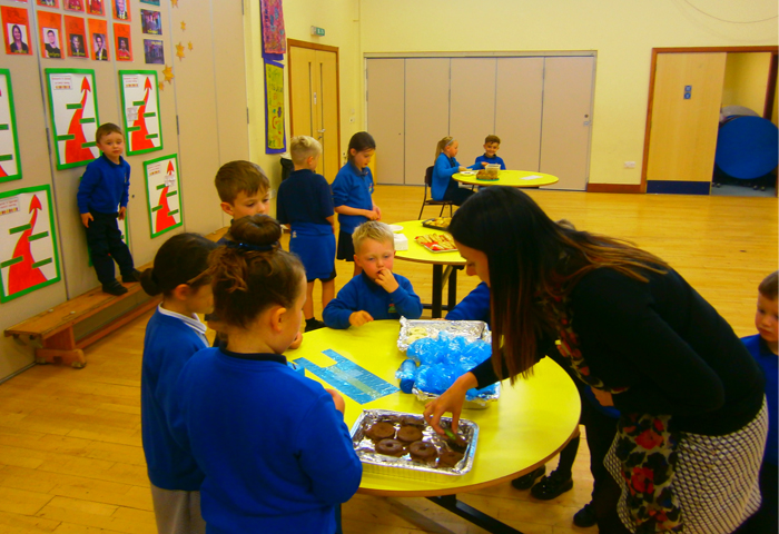 Disgyblion Ysgol Hooson yn Stadiwm Peldroed Caerdydd